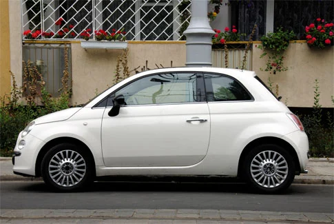 weißer Fiat 500 – Beispiel für Gebrauchtwagenankauf Herzogenaurach